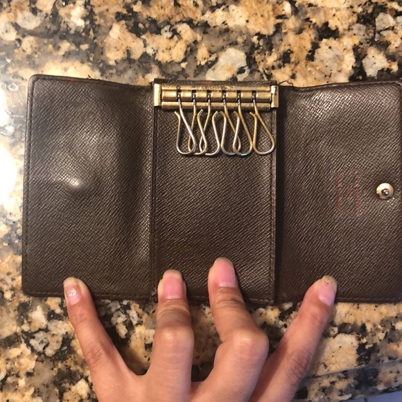 USED Louis Vuitton Damier 6Key Holder - Picture 3 of 12